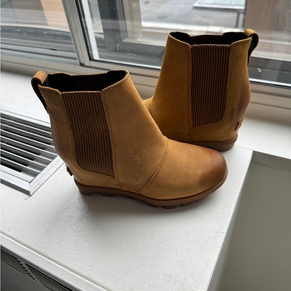 SOREL Joan of Artic Wedge Chelsea Boot size 5.5 - Picture 2 of 6